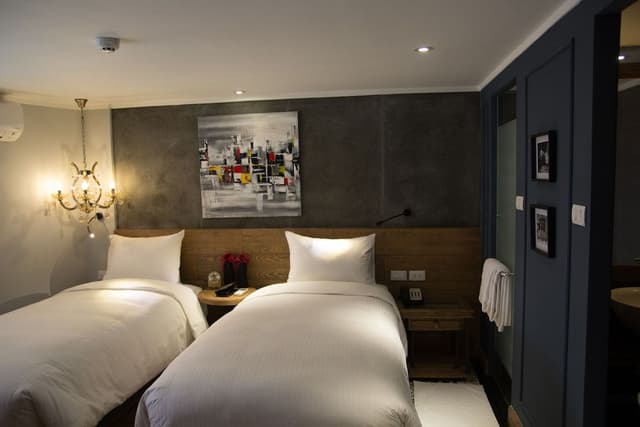 Connecting Rooms