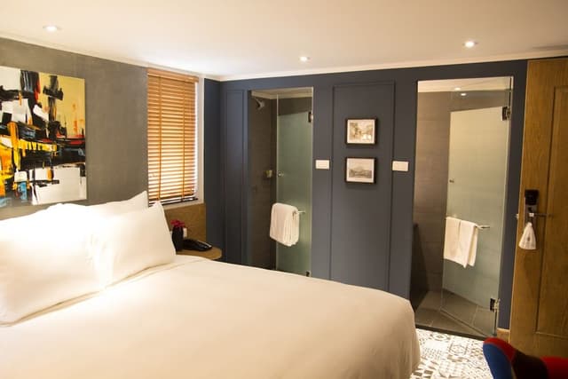 Connecting Rooms