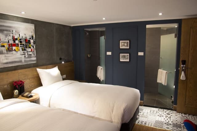 Connecting Rooms