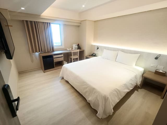 Basic Double Room, 1 King Bed