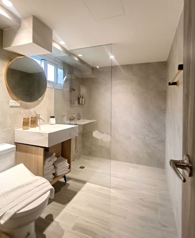 Basic Double Room, 1 King Bed