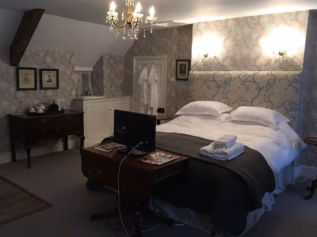Luxury Double Room, Ensuite (Blue Room)