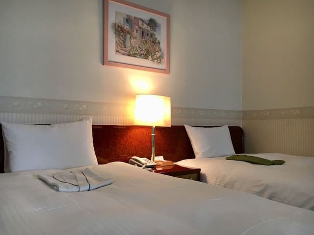 Japanese Western Room 7th floor, 2 Bed, Futon from 3rd person(go up the stairs from 6th floor)