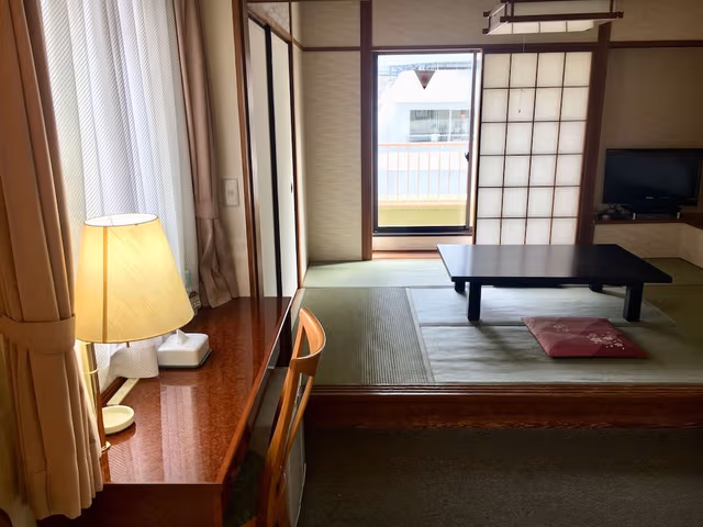 Japanese Western Room 7th floor, 2 Bed, Futon from 3rd person(go up the stairs from 6th floor)
