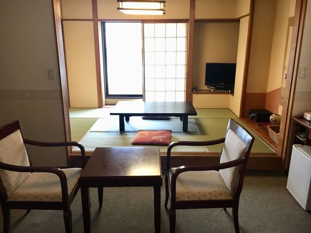 Japanese Western Room 7th floor, 2 Bed, Futon from 3rd person(go up the stairs from 6th floor)