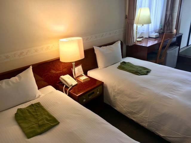 Japanese Western Room 7th floor, 2 Bed, Futon from 3rd person(go up the stairs from 6th floor)