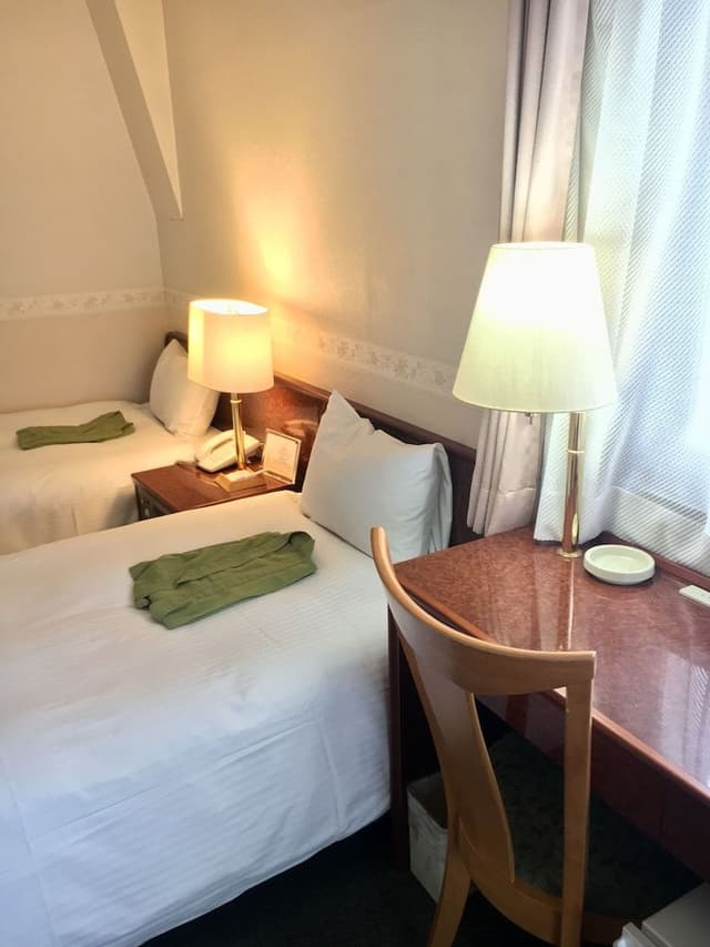 Japanese Western Room 7th floor, 2 Bed, Futon from 3rd person(go up the stairs from 6th floor)