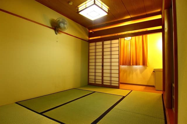 Japanese Style Quadruple Room 6 Tatami
