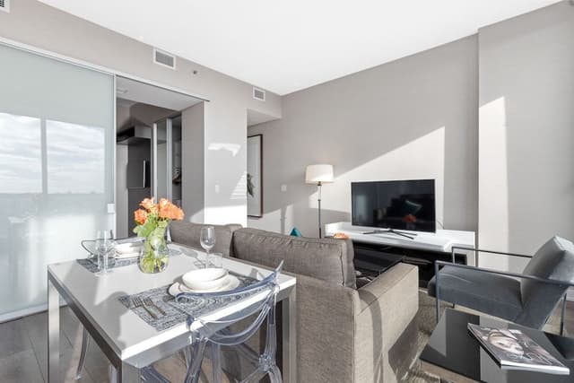 One Bedroom Queen Suite