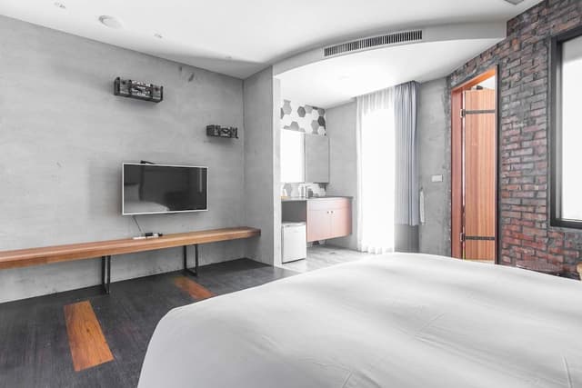 Quadruple Room, Bathtub
