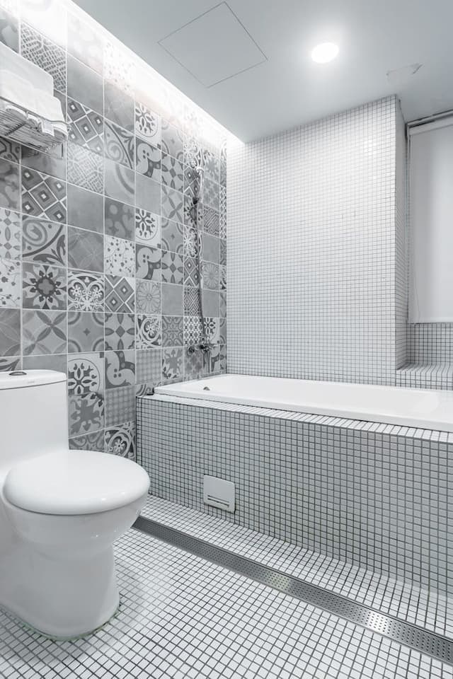 Double Room, Bathtub