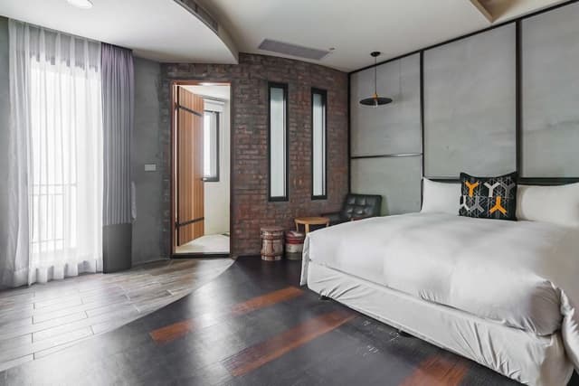 Quadruple Room, Bathtub