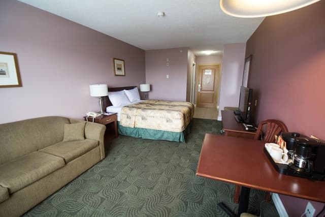 Room, 1 Queen Bed with Sofa bed