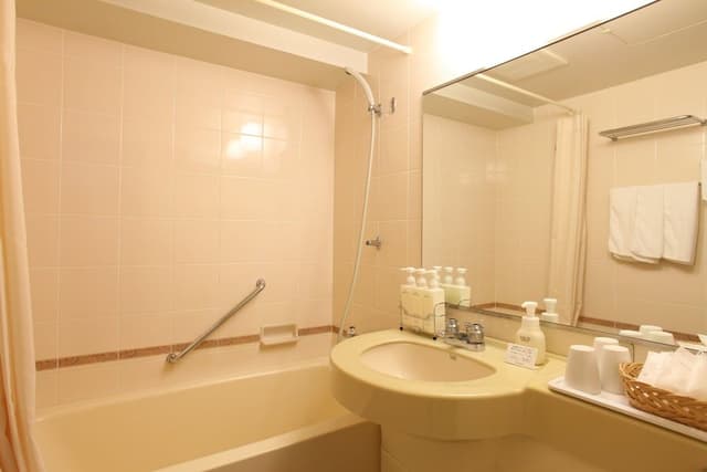 Triple Room, 3 Semi-double Beds, City View, Smoking