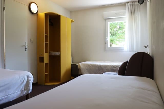 Family Suite (parking or street view)