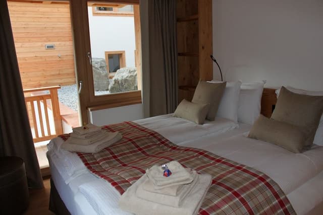 Luxury Chalet, 4 Bedrooms, Mountain View