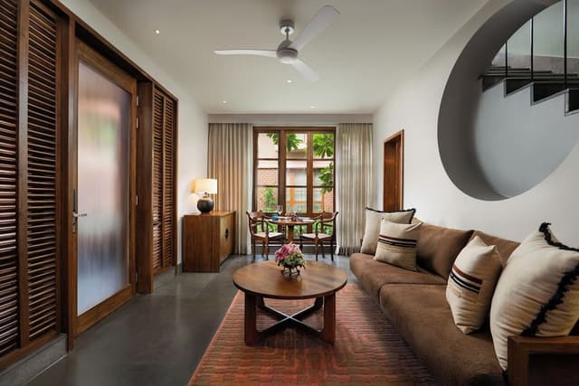 Deluxe Duplex (with Lagoon)