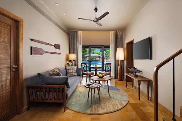 Deluxe Duplex with Jacuzzi