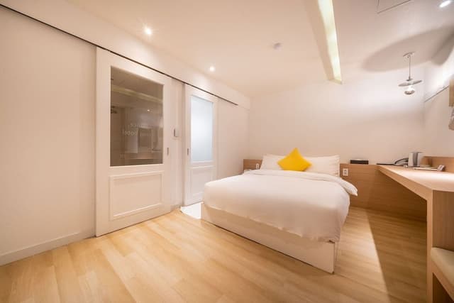 Deluxe Room (B)