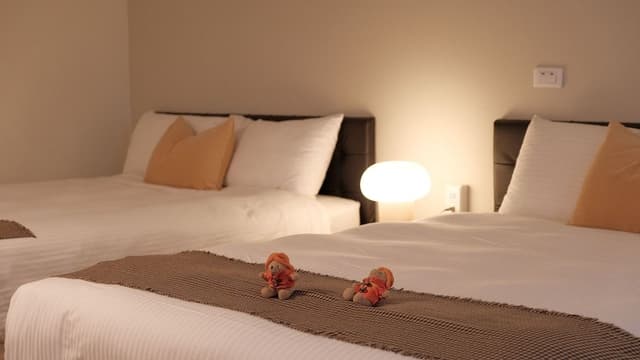 Room (6-Person)