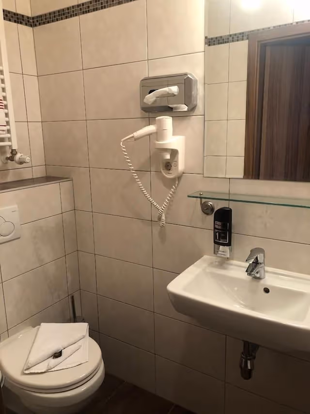 Basic Double or Twin Room, Non Smoking