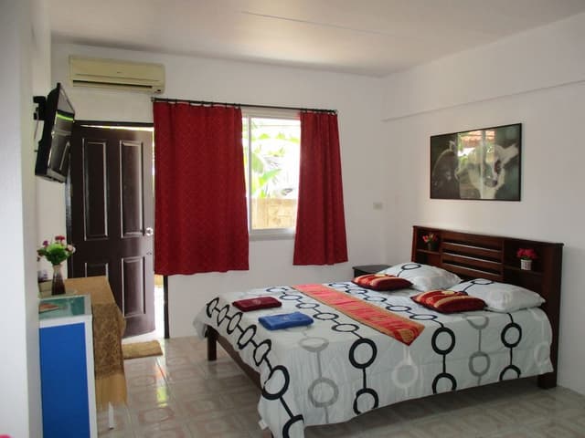 Basic Studio, 1 Queen Bed