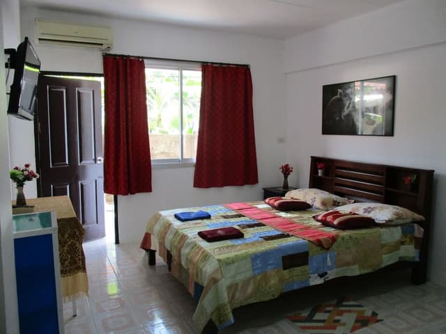 Basic Studio, 1 Queen Bed