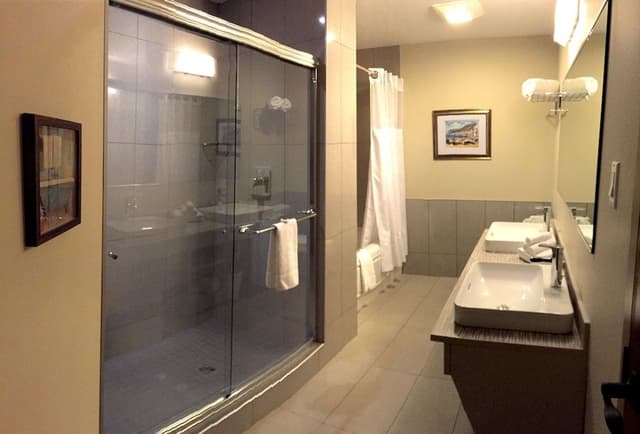 Comfort Room, 1 King Bed with Sofa bed, Kitchenette