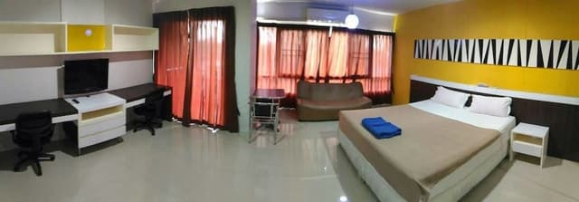 Deluxe Boutique