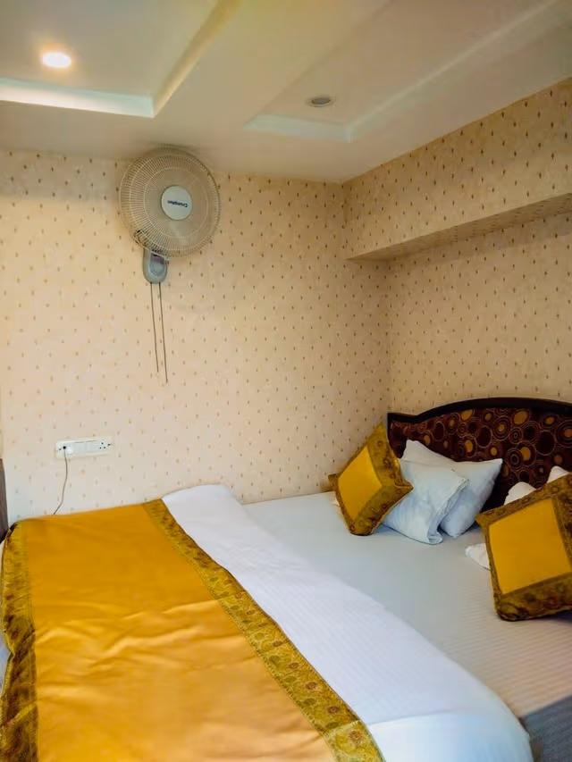 Ekaant Room