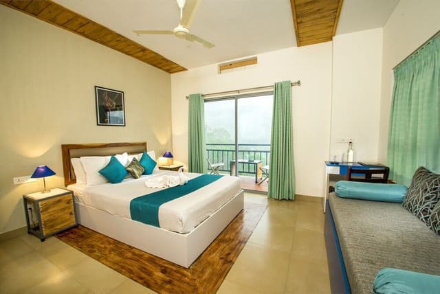 Deluxe Double Room, 1 King Bed, Non Smoking, Hill View