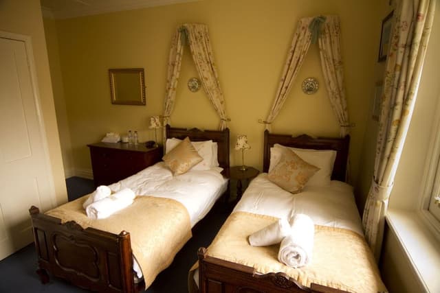Standard Twin Room (Kingfisher)