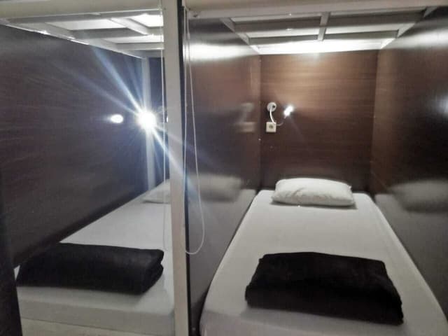 Shared Dormitory, Men only