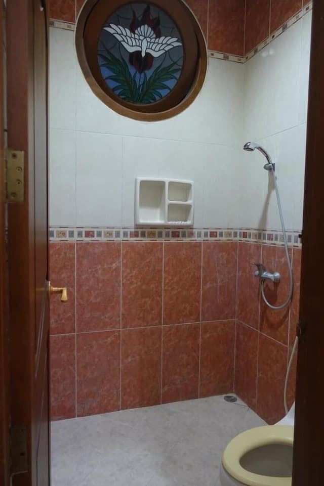 Shared Dormitory, Men only