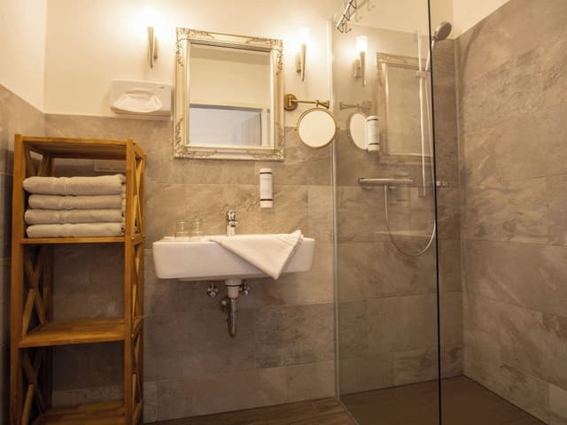 Basic Double Room, 1 Double Bed