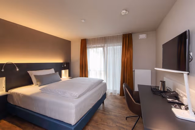 City Double Room Single Use, 1 Queen Bed