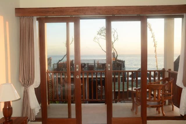 Room, Sea View