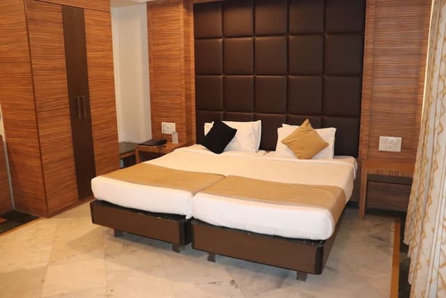 Classic Double or Twin Room, City View