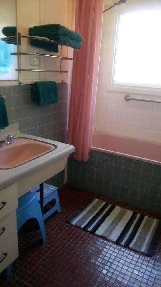 Family House, 3 Bedrooms, Kitchen, Courtyard Area
