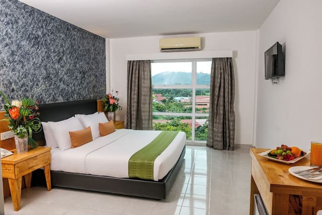 Deluxe Room, 1 King Bed, Non Smoking
