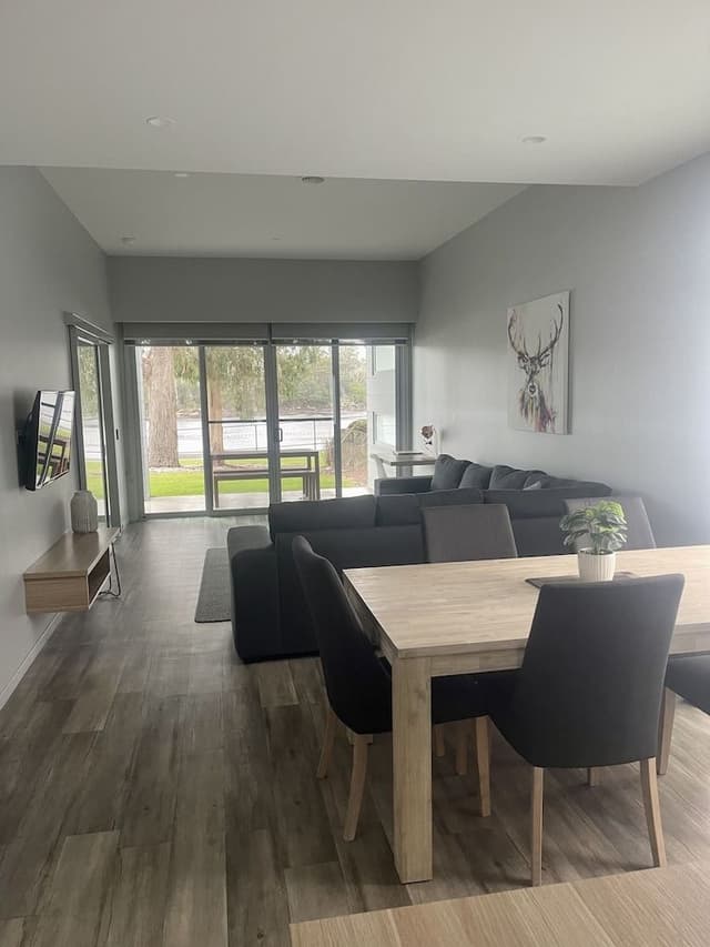 Two Bedroom Apartment (1 King + 2 Single)