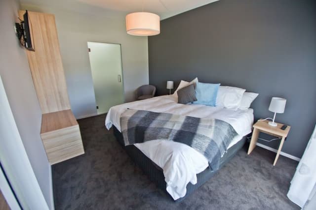 Two Bedroom Apartment (1 King + 2 Single)