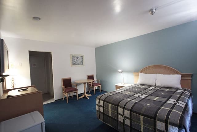 Comfort Room, 1 Queen Bed