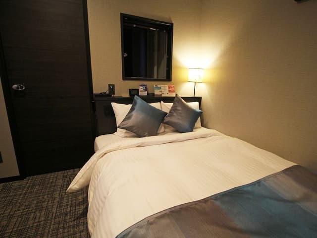 Double Room, Smoking