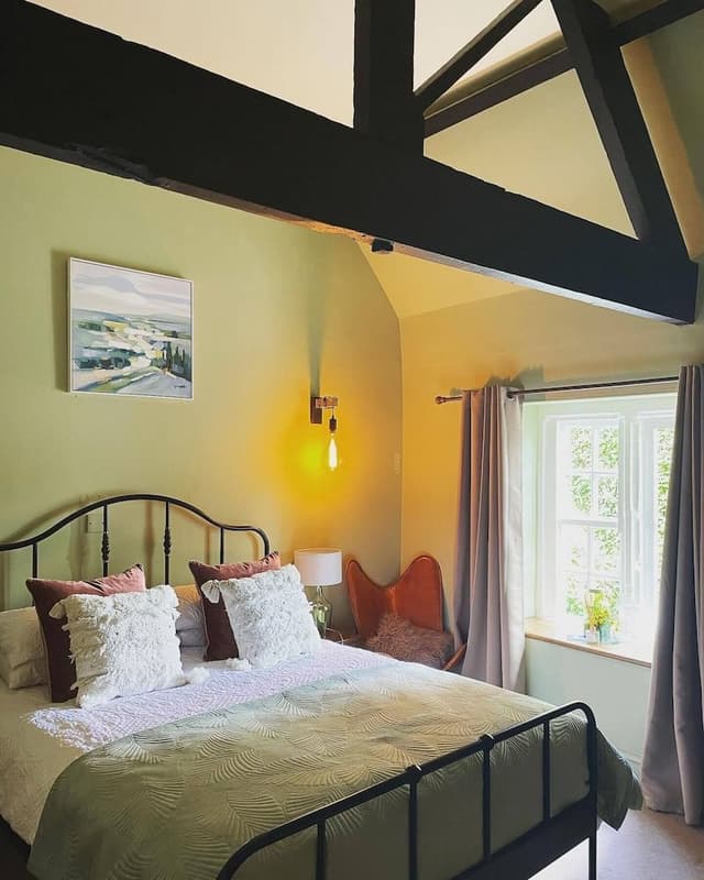 Twin Room, Ensuite (Yellow)