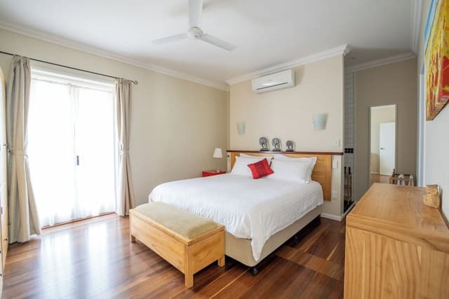 Courtyard Garden Apartment (Minimum Age 18)