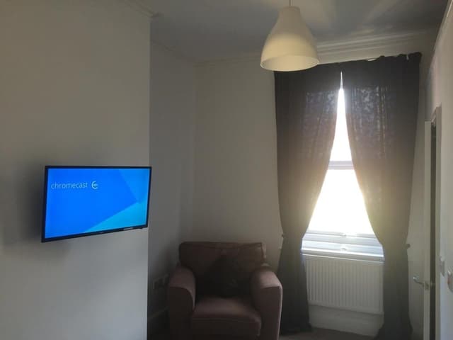 Spacious Ensuite Room