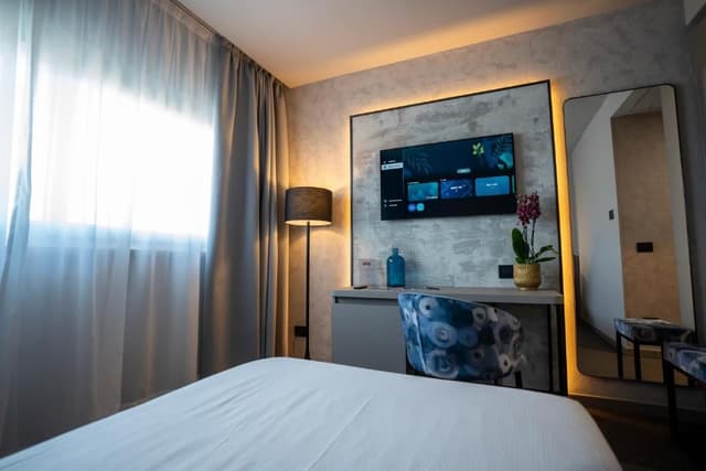 Classic Double or Twin Room (Single Use)