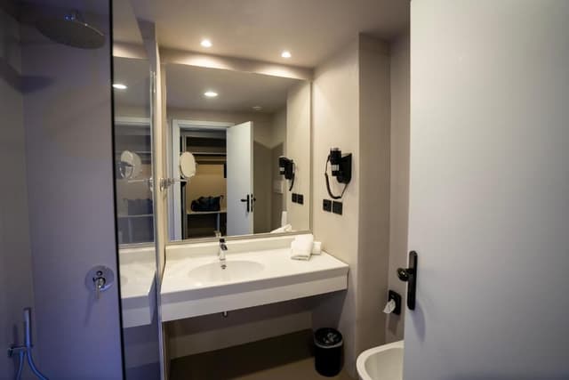 Classic Double or Twin Room (Single Use)