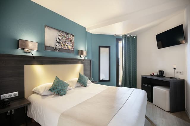 Double Room, City side